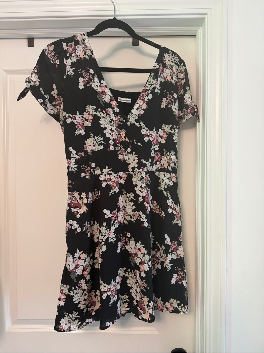 Abercrombie Black Floral V-Neck Short Sleeve Dress with Pink & Cream flowers